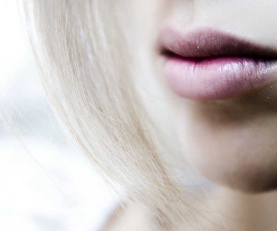 Обои девушка, блондинка, губы, лицо, girl, blonde, lips, face разрешение 2560x1440 Загрузить
