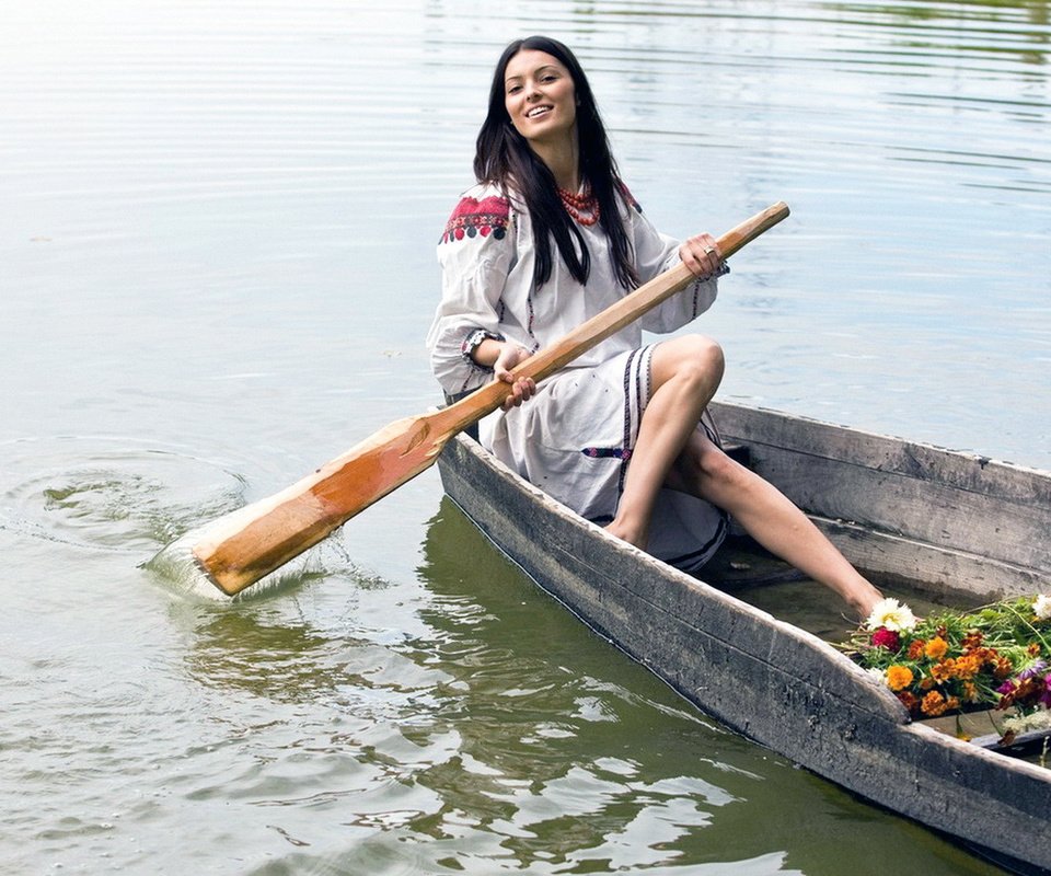 Обои девушка, лодка, весло, girl, boat, paddle разрешение 1920x1080 Загрузить
