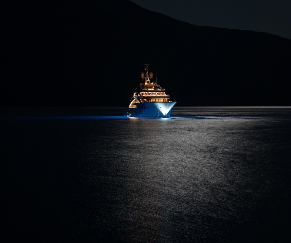 Обои ночь, огни, море, яхта, мега-яхта, супер-яхта, night, lights, sea, yacht, mega yacht, super-yacht разрешение 2048x1366 Загрузить