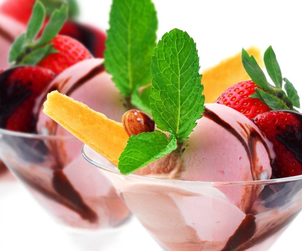 Обои мята, мороженое, клубника, шоколад, сладкое, десерт, mint, ice cream, strawberry, chocolate, sweet, dessert разрешение 2560x1592 Загрузить