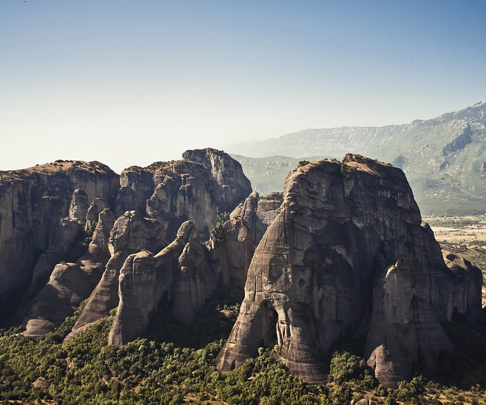 Обои скалы, камни, пейзаж, греция, meteora, rocks, stones, landscape, greece разрешение 1920x1200 Загрузить