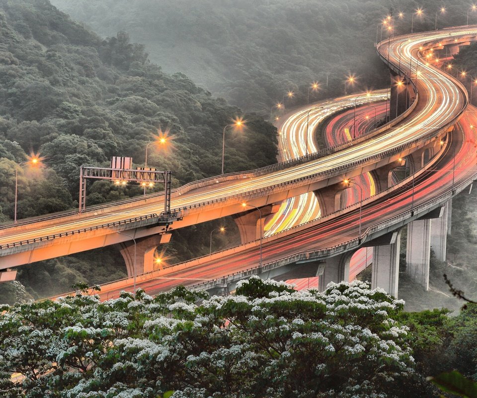 Обои свет, дорога, огни, весна, тайвань, выдержка, хайвей, david chen, light, road, lights, spring, taiwan, excerpt, highway разрешение 2048x1365 Загрузить