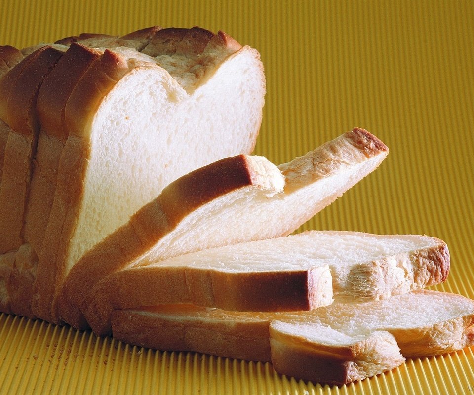 Обои хлеб, желтый фон, выпечка, нарезка, bread, yellow background, cakes, cutting разрешение 1920x1385 Загрузить