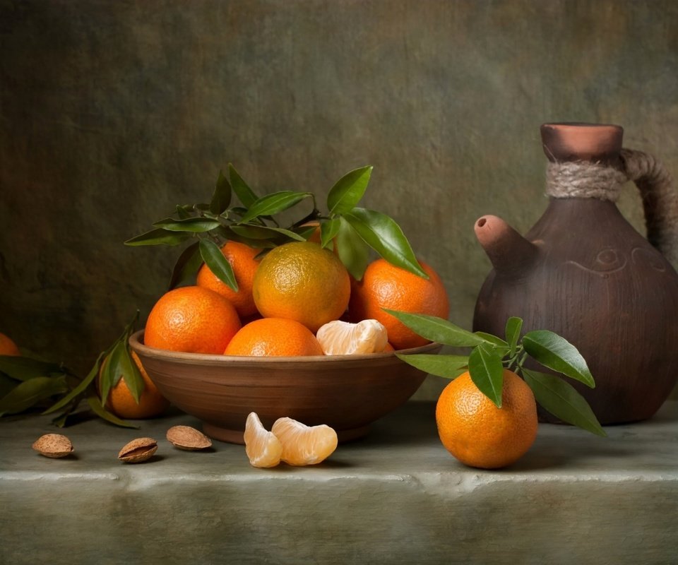 Обои фрукты, кувшин, мандарины, натюрморт, цитрусы, миндаль, fruit, pitcher, tangerines, still life, citrus, almonds разрешение 1920x1264 Загрузить