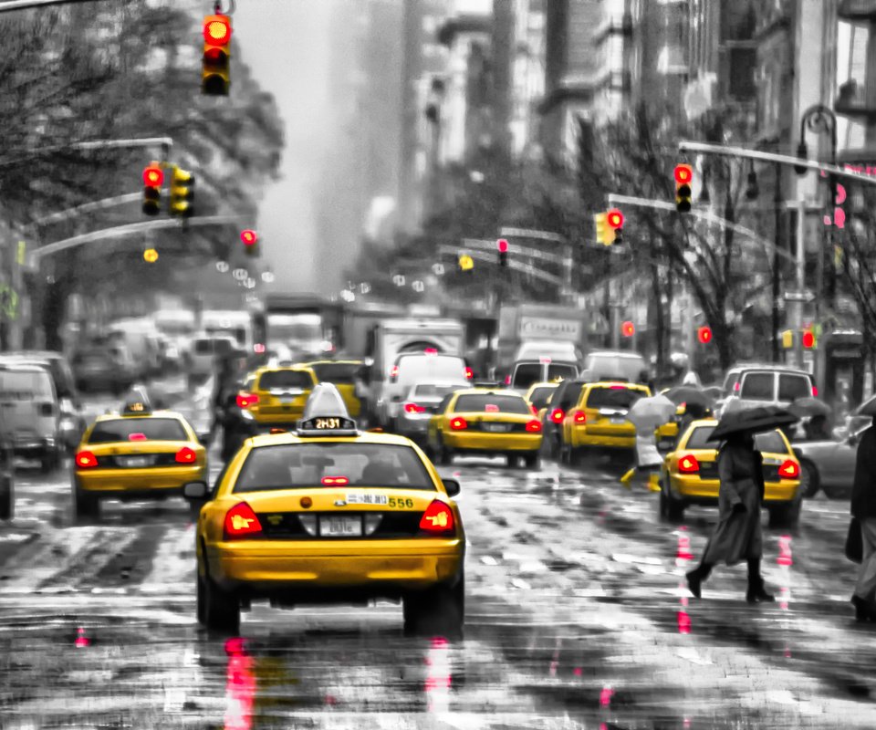 Обои дорога, люди, город, улица, дождь, здания, такси, road, people, the city, street, rain, building, taxi разрешение 3840x2400 Загрузить