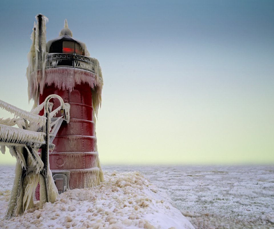 Обои озеро, природа, море, маяк, побережье, лёд, мичиган, замёрзший, lake, nature, sea, lighthouse, coast, ice, michigan, frozen разрешение 2048x1362 Загрузить