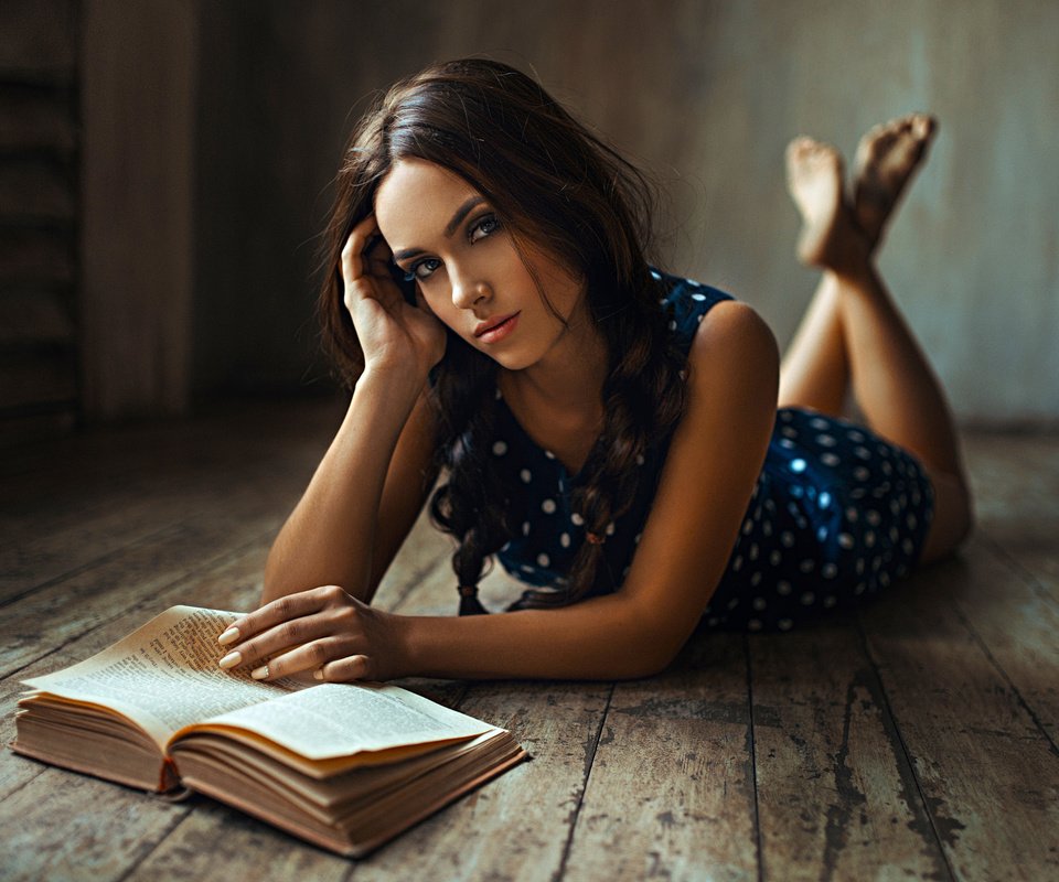 Обои девушка, настроение, портрет, брюнетка, книга, гера, girl, mood, portrait, brunette, book, gera разрешение 2048x1367 Загрузить