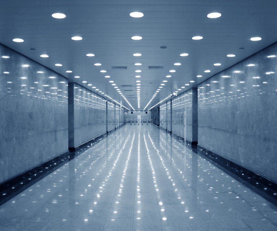 Обои отражение, коридор, пустота, светильники, reflection, corridor, void, lamps разрешение 2560x1600 Загрузить