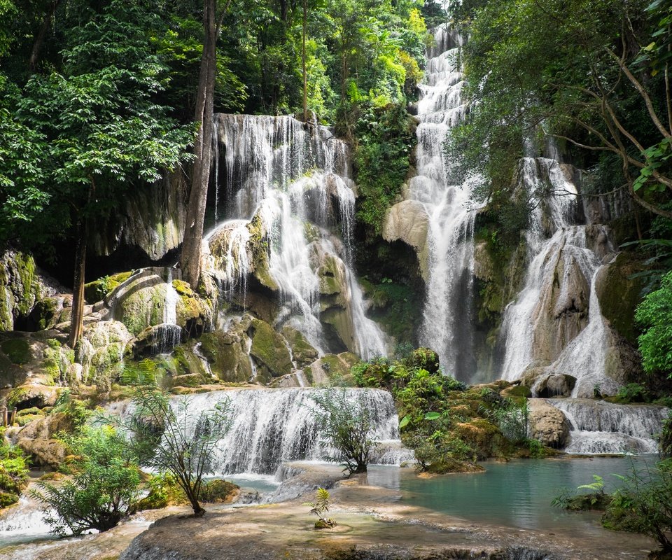 Обои деревья, скалы, природа, лес, водопад, лаос, kuang si waterfall, trees, rocks, nature, forest, waterfall, laos разрешение 2880x1920 Загрузить