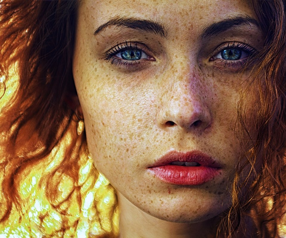 Обои девушка, взгляд, рыжая, лицо, веснушки, рыжеволосая, girl, look, red, face, freckles, redhead разрешение 2048x1344 Загрузить