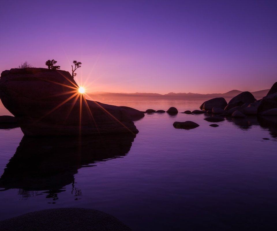 Обои озеро, пейзаж, рассвет, озеро тахо, nv, bonsai rock, lake, landscape, dawn, lake tahoe разрешение 2048x1365 Загрузить