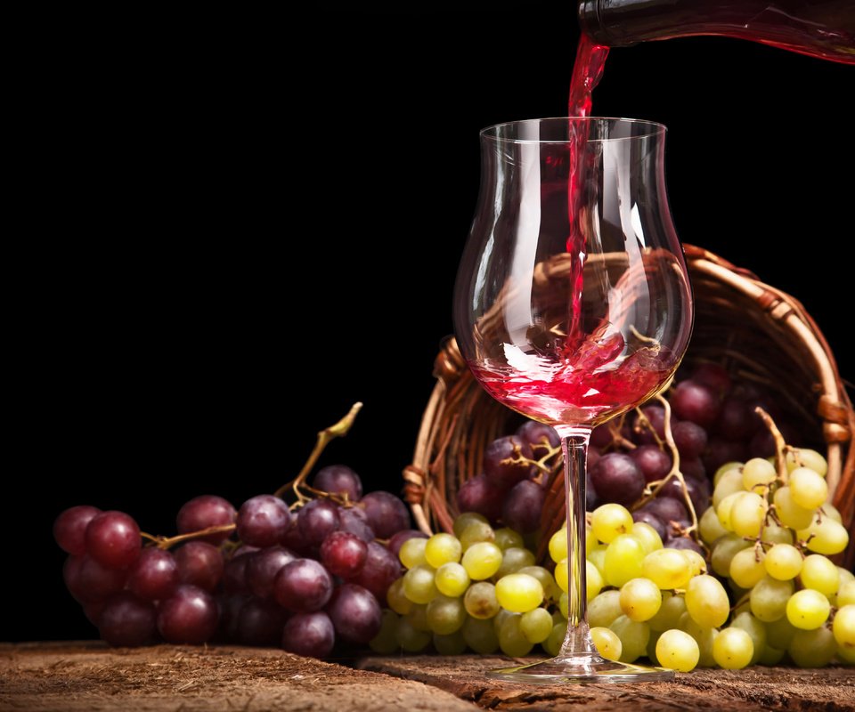 Обои виноград, бокал, корзина, вино, grapes, glass, basket, wine разрешение 5363x3575 Загрузить