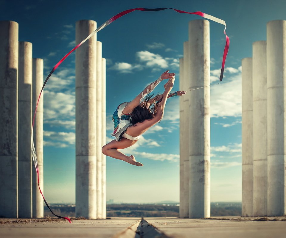 Обои девушка, прыжок, спорт, girl, jump, sport разрешение 1920x1200 Загрузить