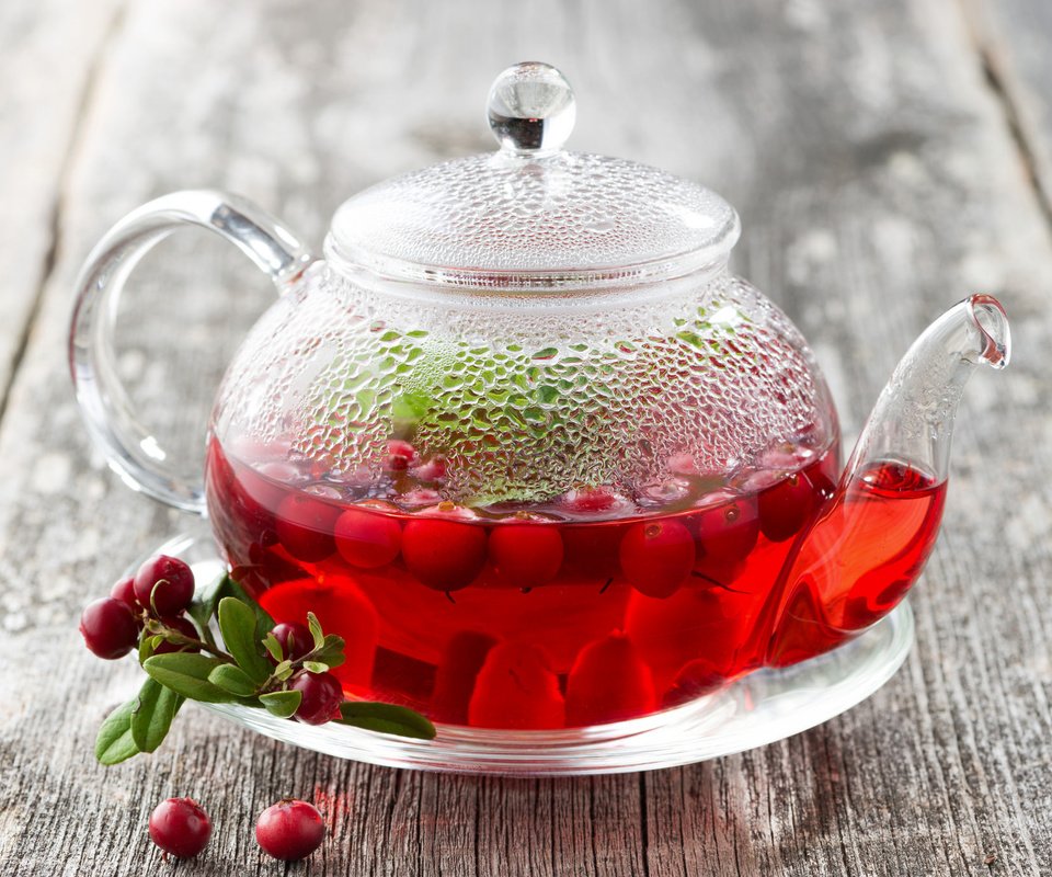 Обои напиток, ягода, чай, чайник, брусника, drink, berry, tea, kettle, cranberries разрешение 2048x1367 Загрузить
