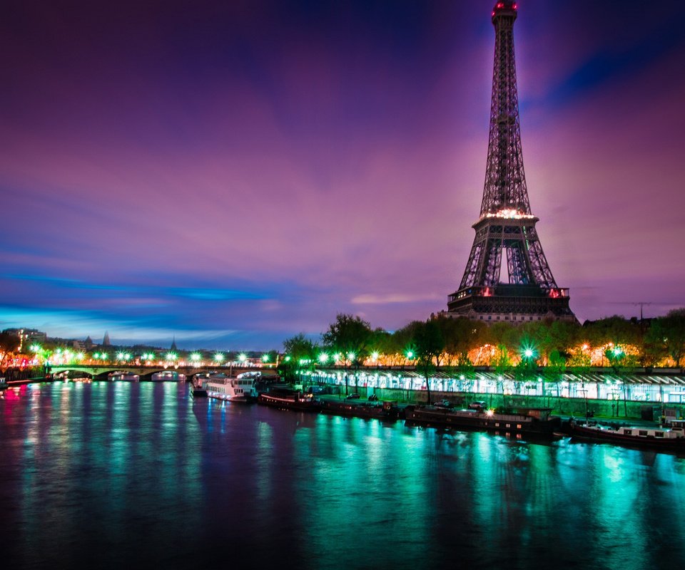 Обои огни, вечер, река, париж, франция, эйфелева башня, lights, the evening, river, paris, france, eiffel tower разрешение 1920x1200 Загрузить