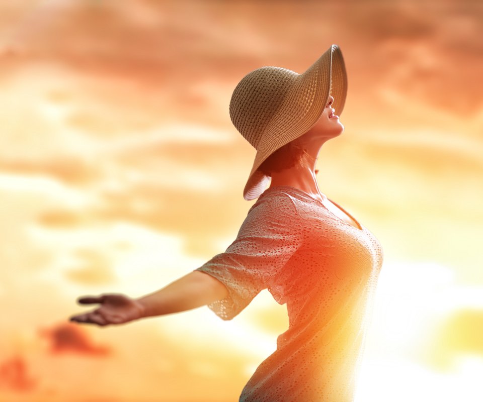 Обои природа, закат, девушка, радость, свобода, шляпа, nature, sunset, girl, joy, freedom, hat разрешение 4030x2848 Загрузить