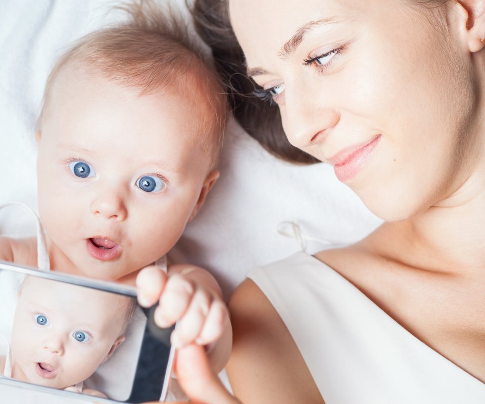 Обои ребенок, детские, сюрприз, мать, cellular smart, happy mother, child, baby, surprise, mother разрешение 5253x3502 Загрузить