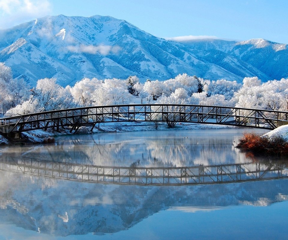 Обои зима, гора, мост, речка, winter, mountain, bridge, river разрешение 1920x1080 Загрузить