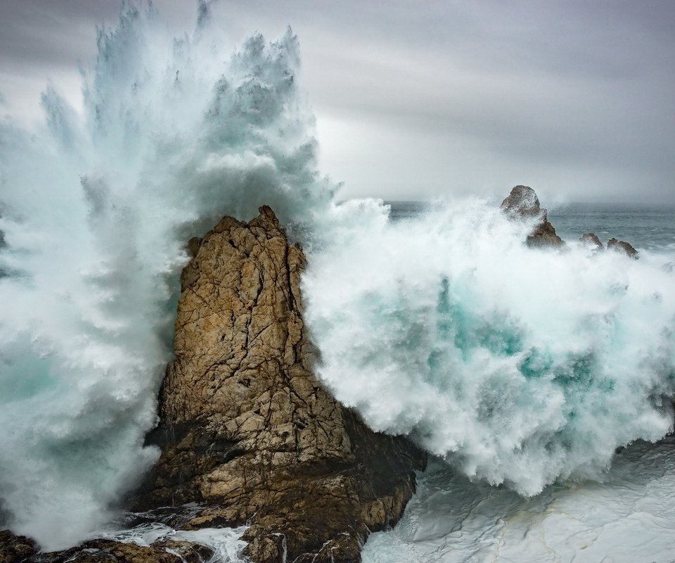 Обои вода, скалы, природа, волны, пейзаж, море, волна, брызги, water, rocks, nature, wave, landscape, sea, squirt разрешение 1920x1200 Загрузить