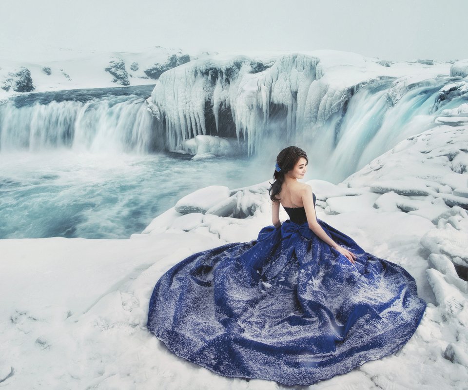 Обои девушка, платье, лёд, азиатка, girl, dress, ice, asian разрешение 2048x1365 Загрузить