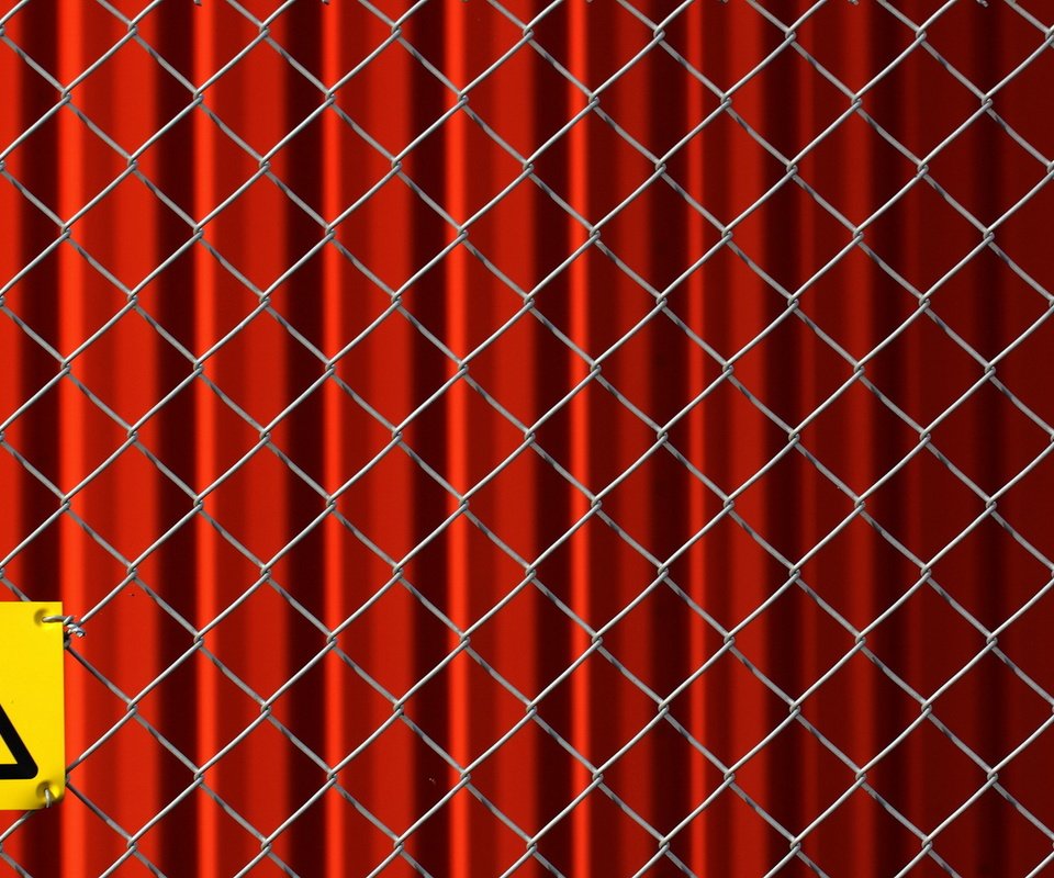 Обои фон, забор, сетка, знак, background, the fence, mesh, sign разрешение 1920x1216 Загрузить