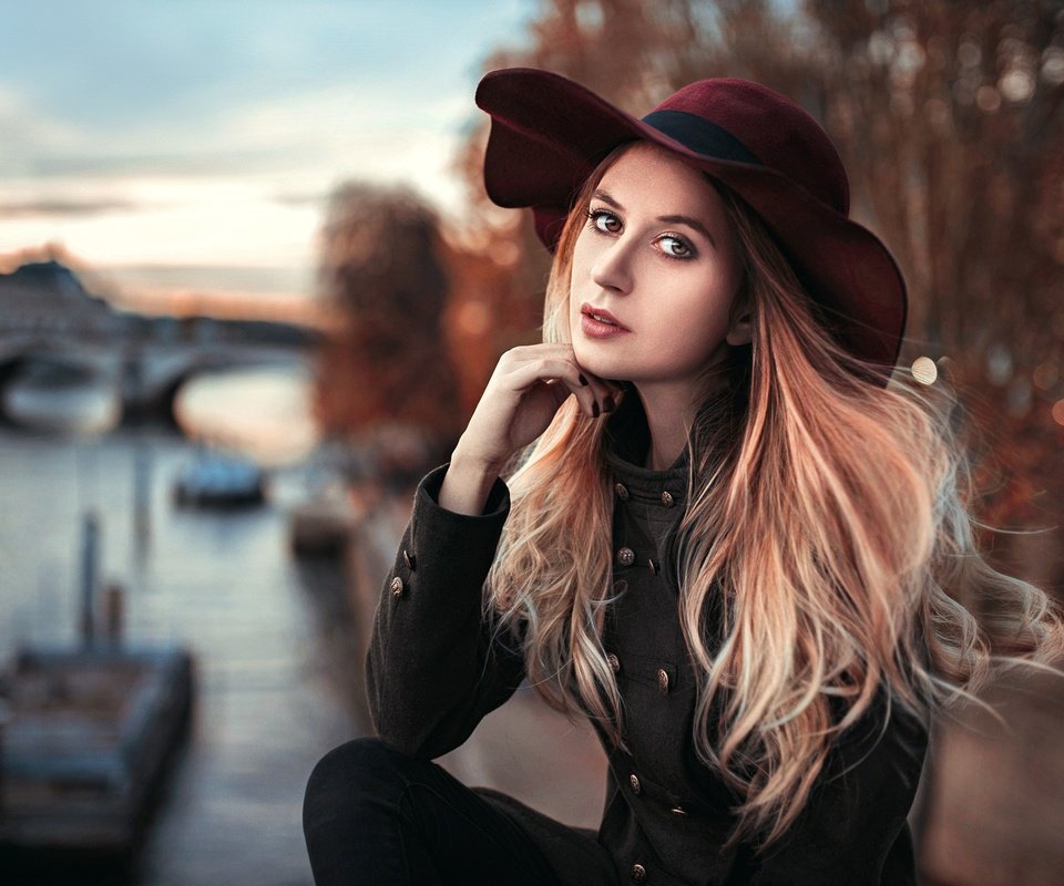 Обои девушка, блондинка, взгляд, шляпа, girl, blonde, look, hat разрешение 2048x1295 Загрузить