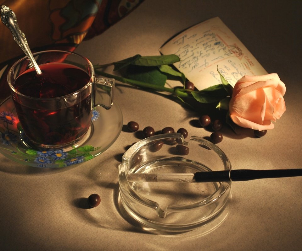 Обои винтаж, роза, пепельница, чай, сигарета, мундштук, открытка, vintage, rose, ashtray, tea, cigarette, mouthpiece, postcard разрешение 2300x1540 Загрузить