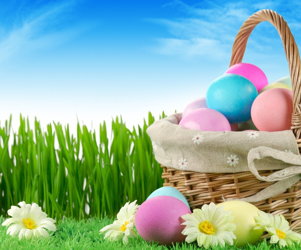 Обои небо, цветы, трава, природа, пасха, яйца, праздник, the sky, flowers, grass, nature, easter, eggs, holiday разрешение 5436x3673 Загрузить