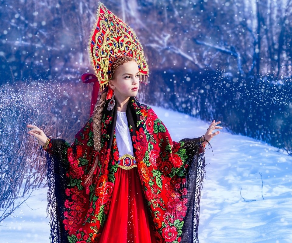 Обои снег, зима, девочка, наряд, платок, этно, кокошник, snow, winter, girl, outfit, shawl, ethno, kokoshnik разрешение 1920x1277 Загрузить