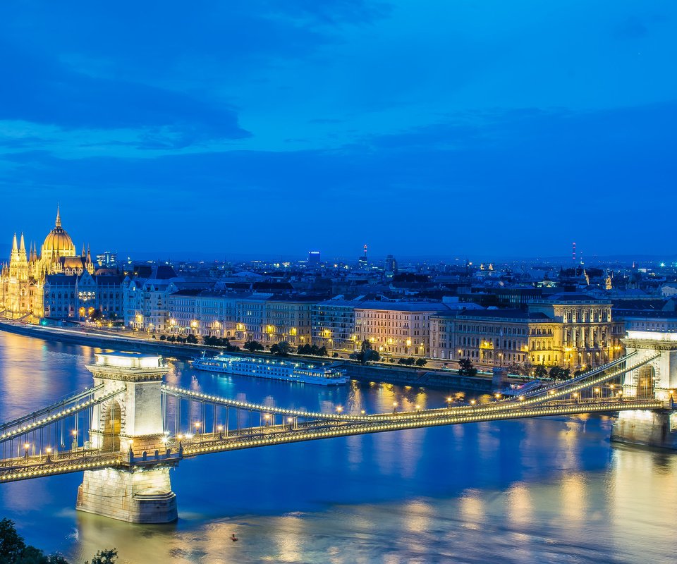 Обои ночь, огни, река, мост, венгрия, будапешт, парламент, дунай, night, lights, river, bridge, hungary, budapest, parliament, the danube разрешение 2048x1269 Загрузить