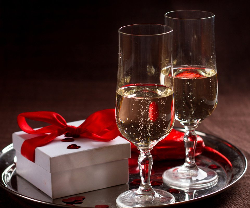 Обои романтика, подарок, коробка, шампанское, бант, romance, gift, box, champagne, bow разрешение 3000x2247 Загрузить