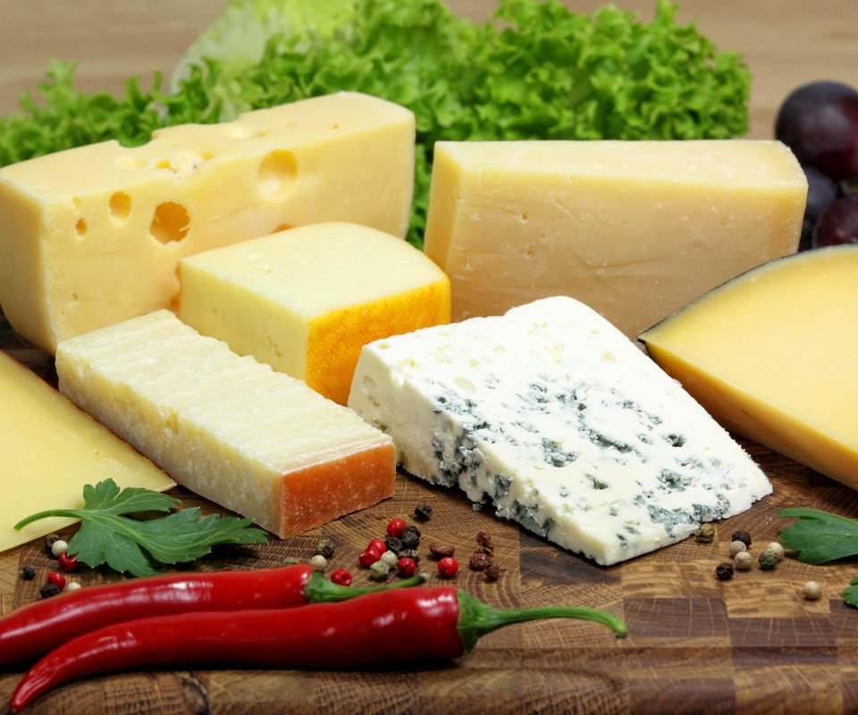 Обои зелень, сыр, перец, специи, брынза, специя, greens, cheese, pepper, spices, spice разрешение 2400x1600 Загрузить