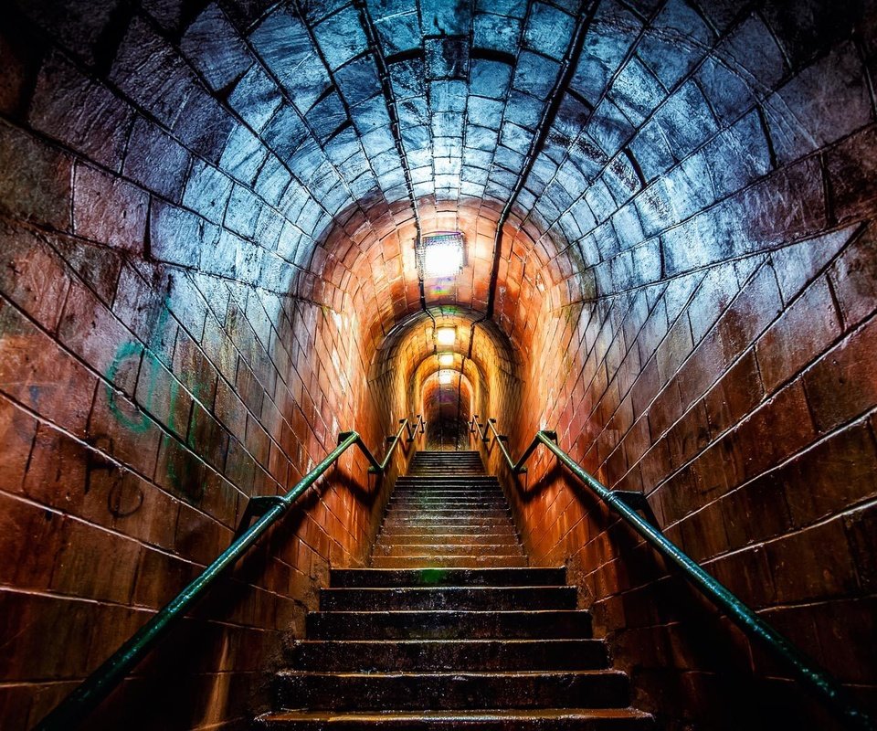 Обои свет, цвета, лестница, туннель, перила, коридор, рампы, light, color, ladder, the tunnel, railings, corridor, ramp разрешение 1920x1080 Загрузить