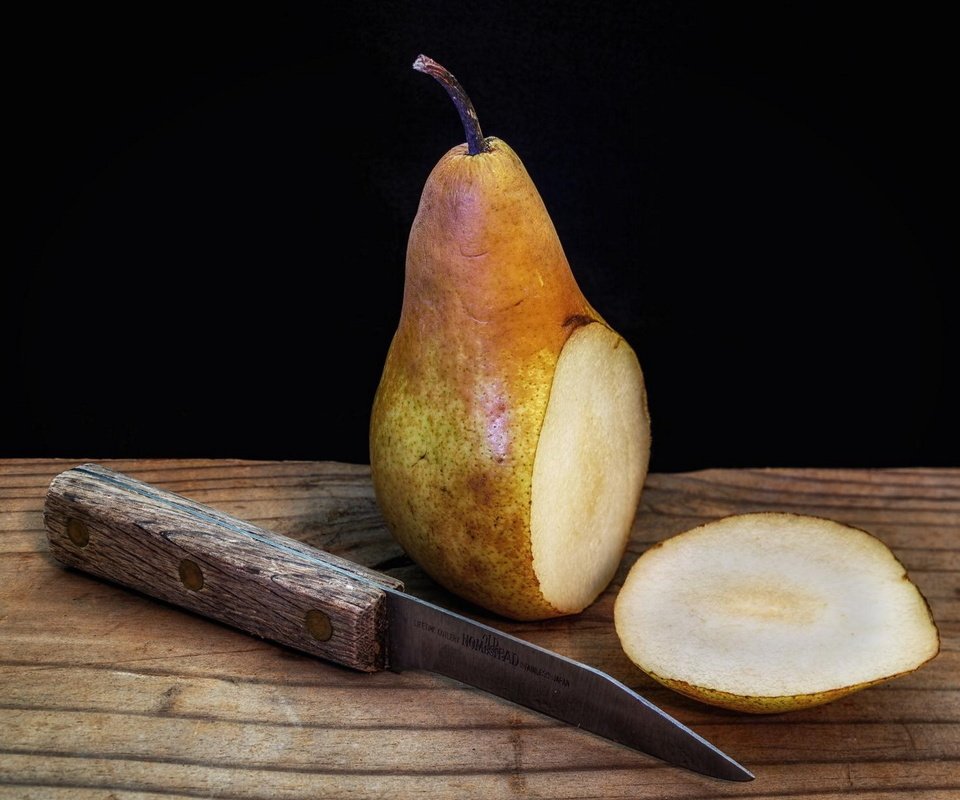 Обои фрукты, стол, нож, груша, fruit, table, knife, pear разрешение 1920x1200 Загрузить