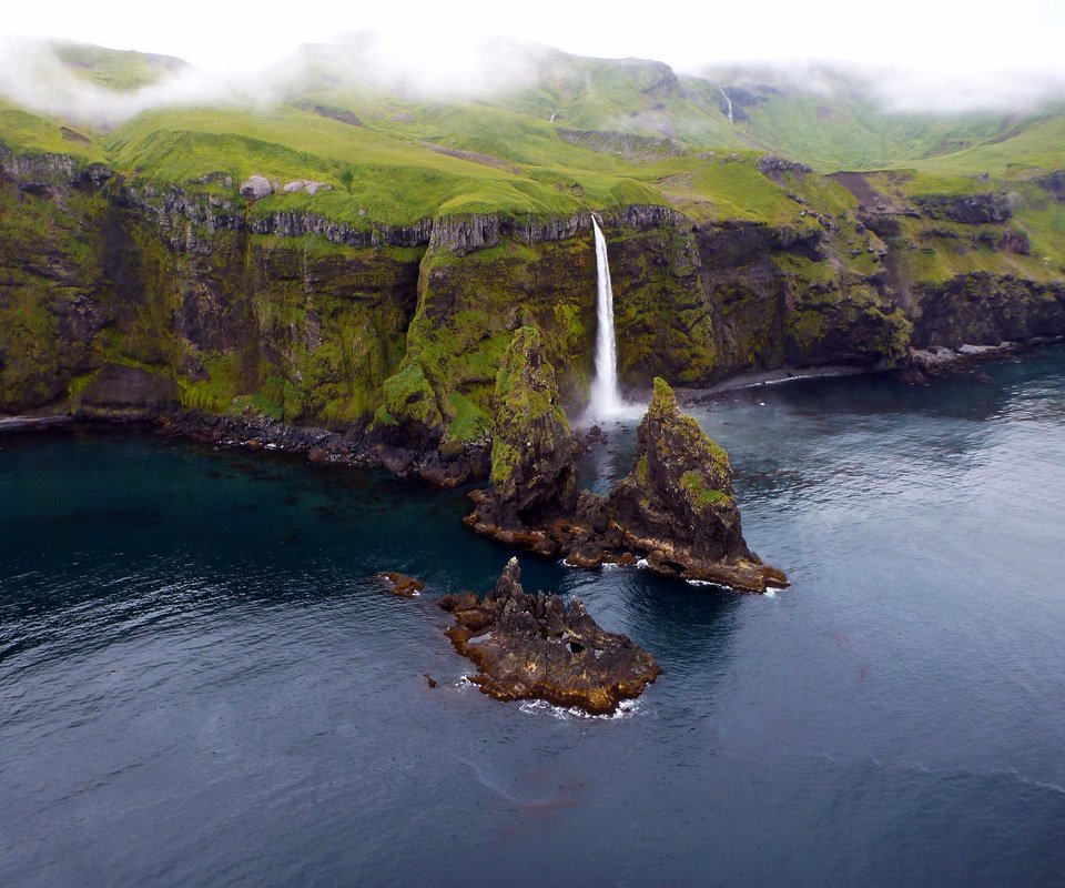 Обои река, водопад, остров, аляска, insula tanaga, statele unite ale americii, tanaga, river, waterfall, island, alaska разрешение 2048x1536 Загрузить