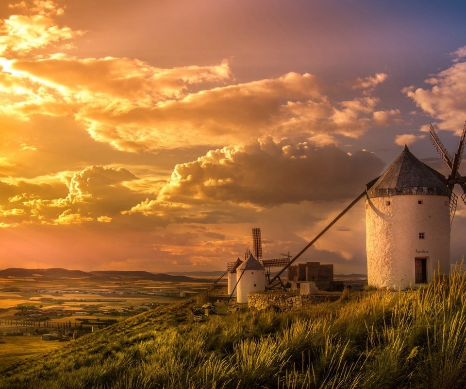 Обои небо, трава, закат, долина, испания, ветряная мельница, the sky, grass, sunset, valley, spain, windmill разрешение 3000x1688 Загрузить