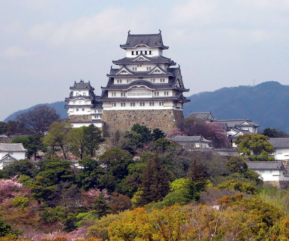 Обои япония, замок белой цапли, химедзи, japan, castle of the white heron, himeji разрешение 1920x1258 Загрузить