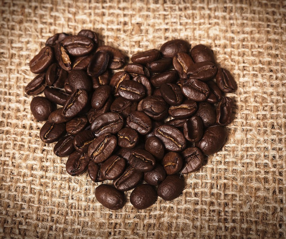 Обои зерна, кофе, сердце, мешковина, grain, coffee, heart, burlap разрешение 2048x1365 Загрузить