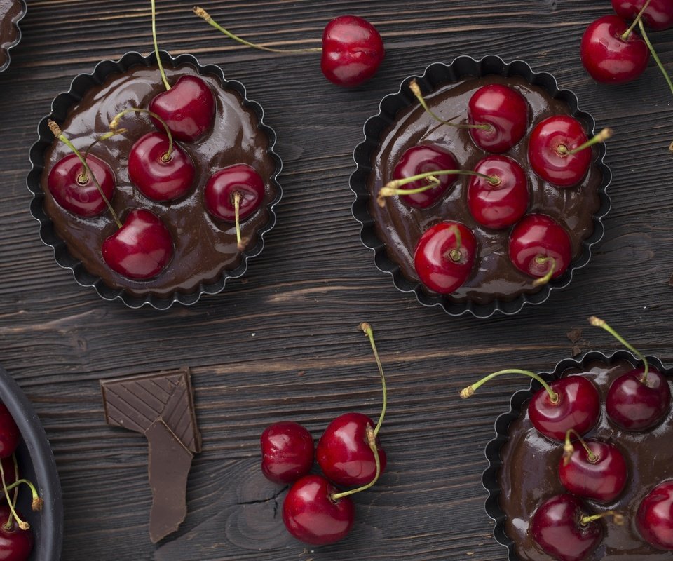 Обои вишня, шоколад, десерт, кексы, маффин, cherry, chocolate, dessert, cupcakes, muffin разрешение 3000x2000 Загрузить