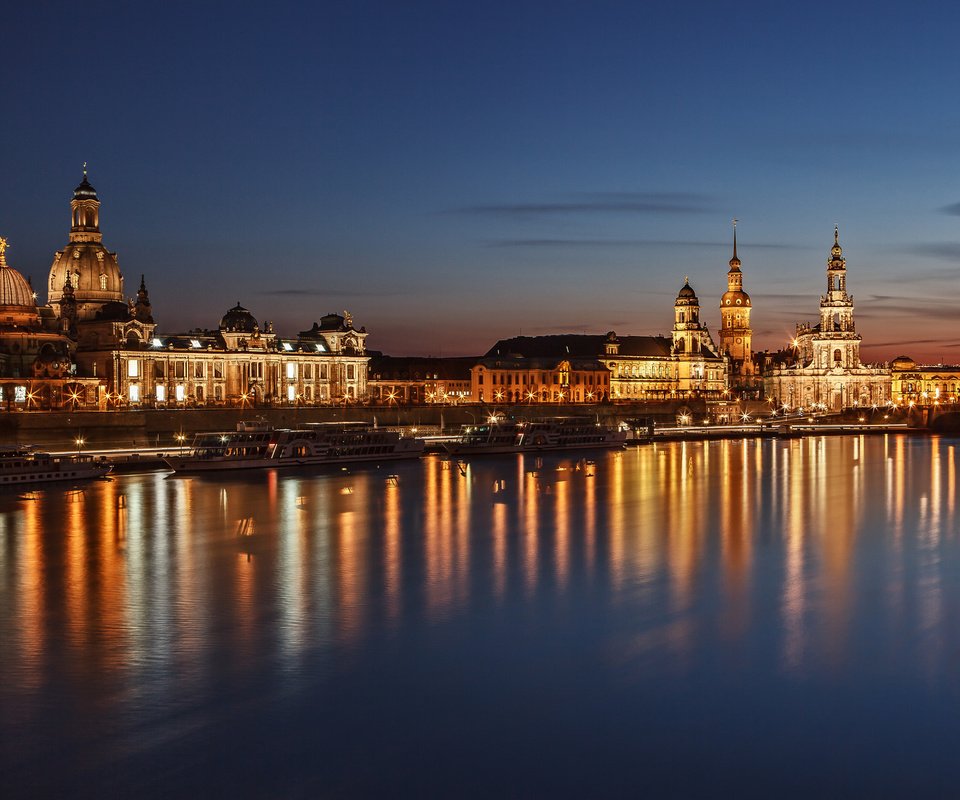 Обои ночь, огни, река, дома, германия, дрезден, эльба, night, lights, river, home, germany, dresden, elba разрешение 2048x1308 Загрузить