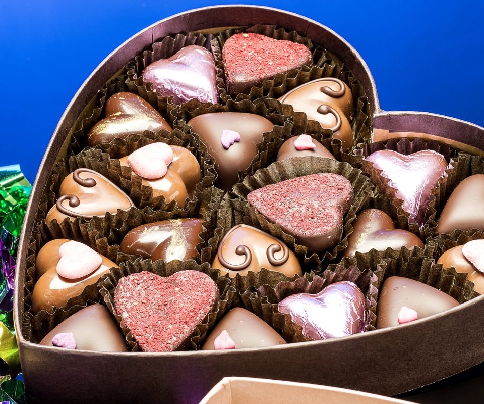 Обои конфеты, сердце, шоколад, коробка, candy, heart, chocolate, box разрешение 3000x1941 Загрузить