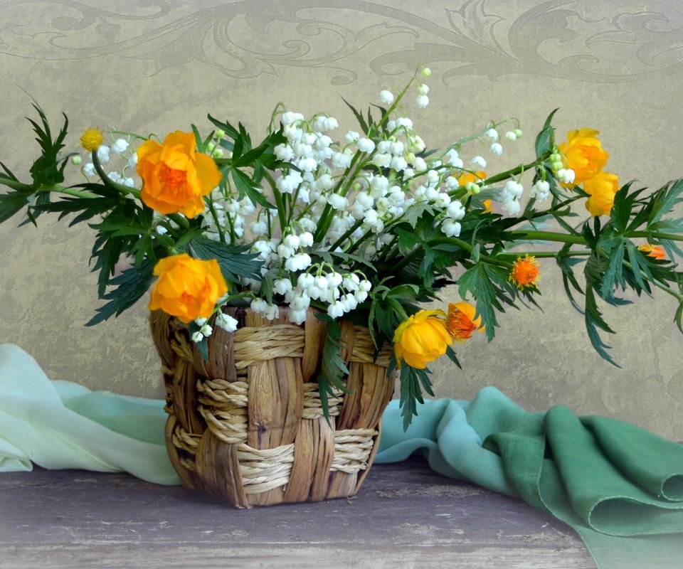 Обои ландыши, букет, корзина, калужница, lilies of the valley, bouquet, basket, marigold разрешение 1920x1272 Загрузить