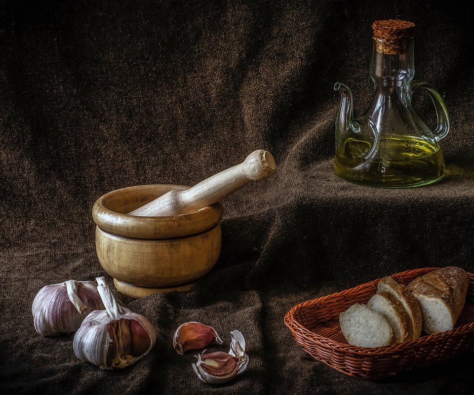 Обои масло, хлеб, корзинка, натюрморт, чеснок, oil, bread, basket, still life, garlic разрешение 4340x2783 Загрузить