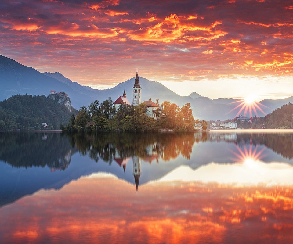 Обои озеро, горы, природа, пейзаж, часовня, лейка, блед, lake, mountains, nature, landscape, chapel, bled разрешение 1920x1200 Загрузить