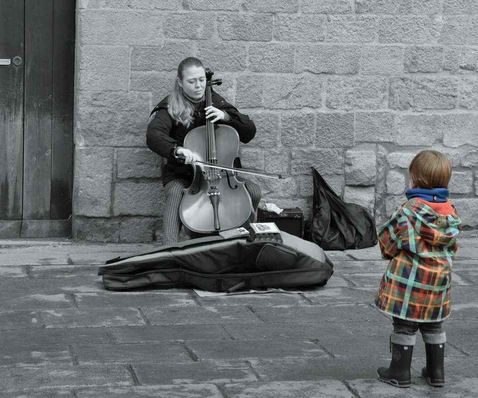 Обои девушка, музыка, улица, ребенок, виолончель, girl, music, street, child, cello разрешение 2560x1707 Загрузить