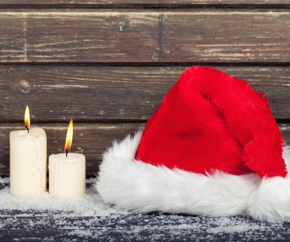 Обои свечи, новый год, рождество, дерева, декорация, santa hat, счастливого рождества, holiday celebration, candles, new year, christmas, wood, decoration, merry christmas разрешение 6361x4241 Загрузить