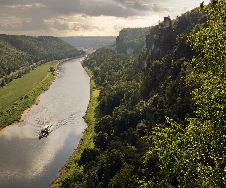 Обои река, холмы, корабль, германия, саксония, долина эльбы, river, hills, ship, germany, saxony, elbe valley разрешение 2048x1365 Загрузить