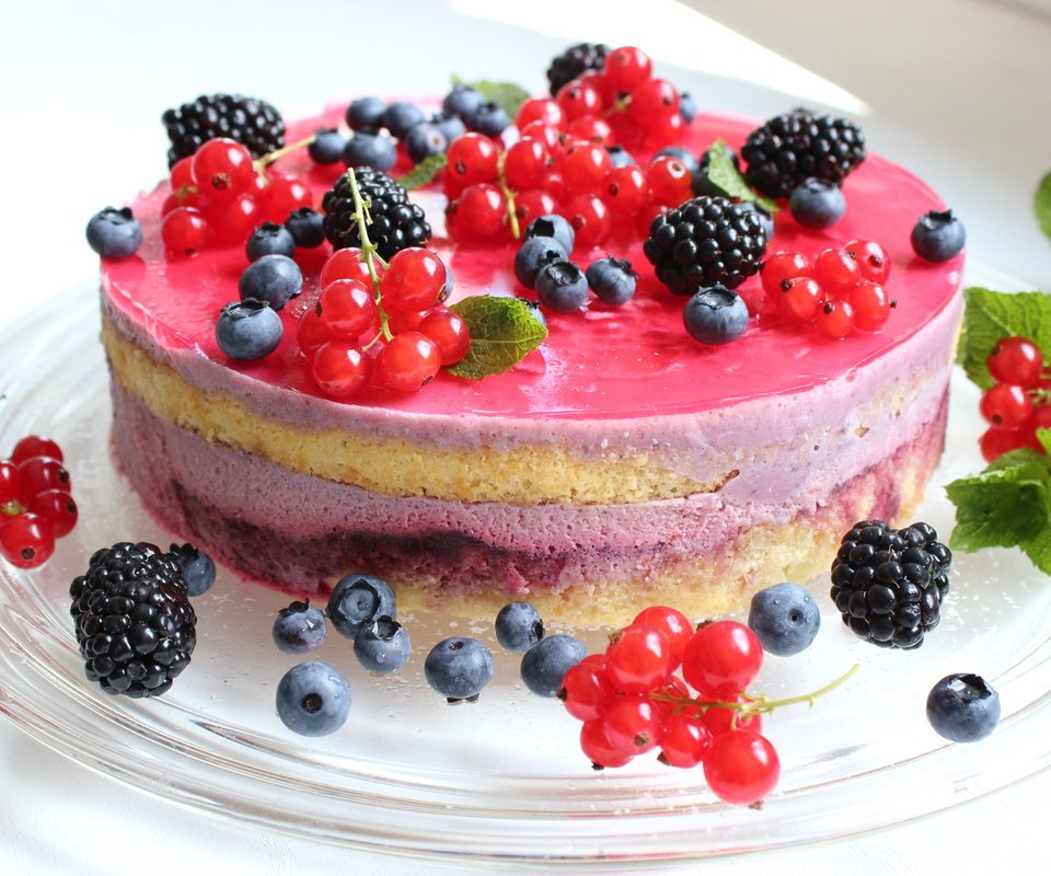 Обои ягоды, черника, сладкое, торт, красная смородина, десерт, ежевика, berries, blueberries, sweet, cake, red currant, dessert, blackberry разрешение 2560x1600 Загрузить