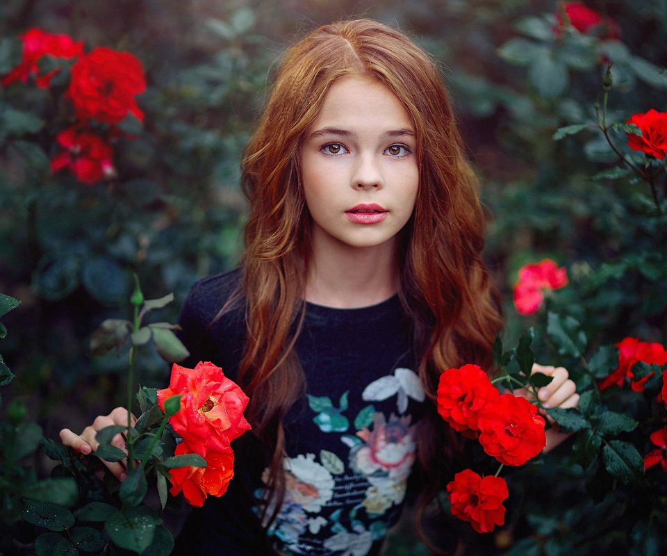 Обои цветы, девушка, настроение, розы, девочка, подросток, flowers, girl, mood, roses, teen разрешение 1920x1200 Загрузить