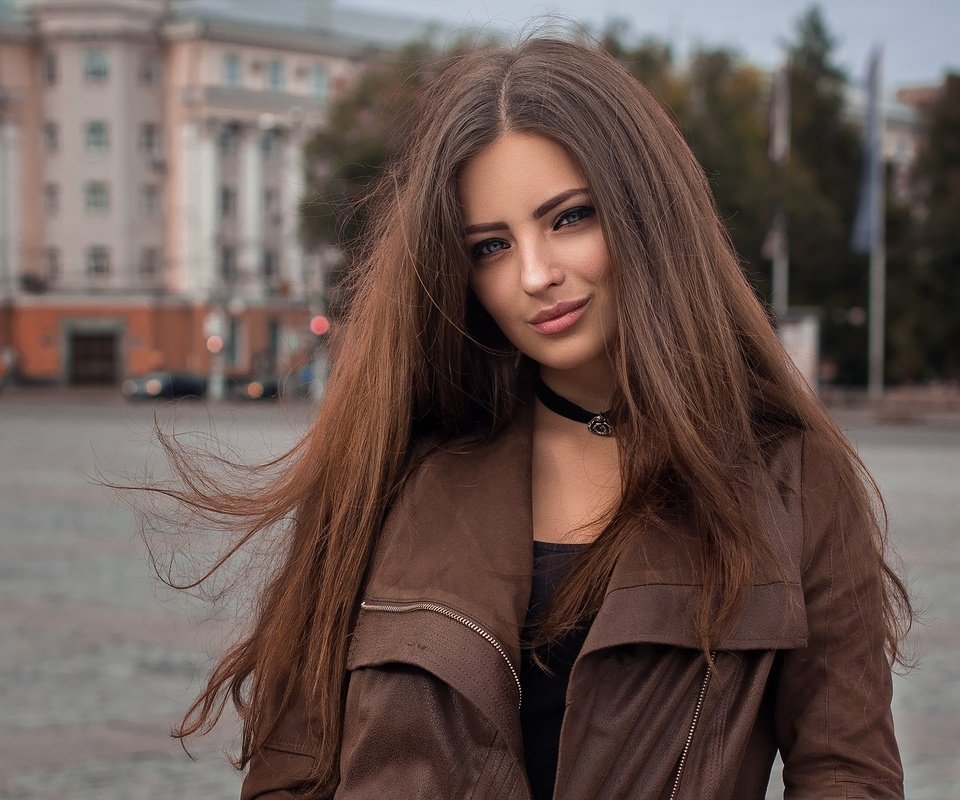 Обои девушка, улыбка, портрет, взгляд, волосы, girl, smile, portrait, look, hair разрешение 2048x1365 Загрузить